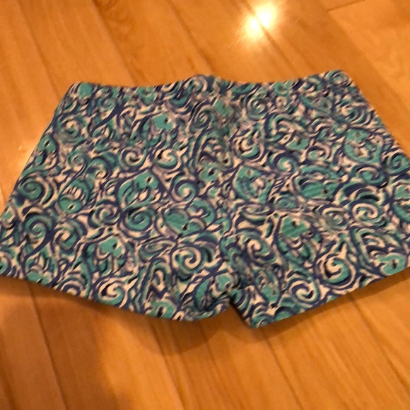 Lilly Pulitzer chasing tail shorts size 0 - Picture 4 of 7